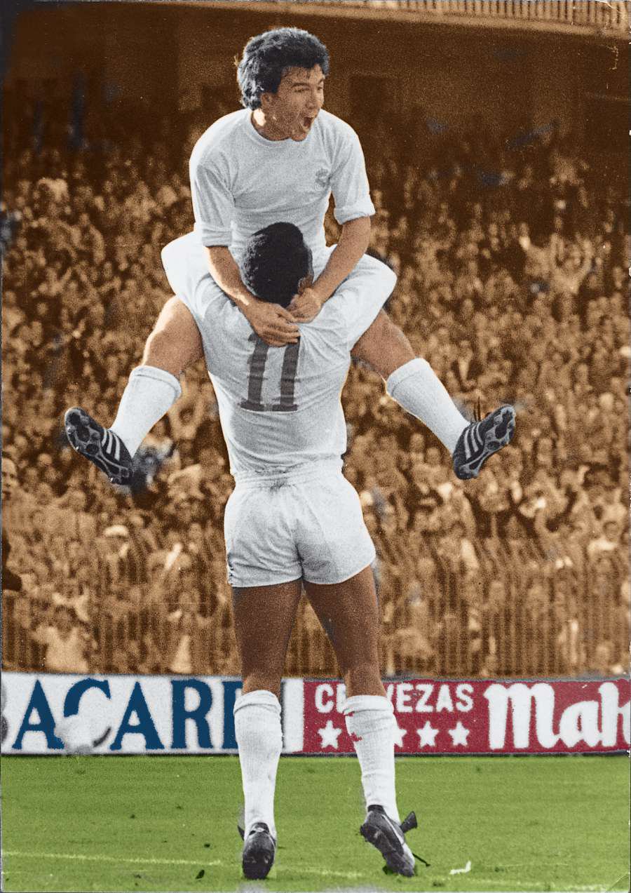 FOTOS HISTORICAS O CHULAS DE FUTBOL - Página 14 EQ1z3J1WoAAzhhp?format=jpg&name=large