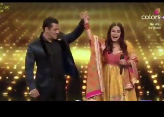 Winner se jyada happy time toh #Salman sir ne #ShehnaazGill k sath spend krdia tha that too very happily with so much of emotions!

Salman wanted Sana to win it was so clrmy visible!
Humari Ladli Dulari Shehnaaz Gill❤️
Win/Lose bt BB13 Sana k naam

#RealWinnerShehnaaz #BB13Finale