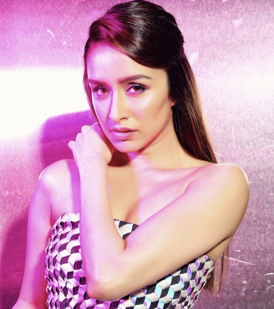 ShraddhaxDaily's tweet photo. [PICS] @ShraddhaKapoor as the showstopper for @PankajandNidhi at LFW https://t.co/tiWdjO5gPR