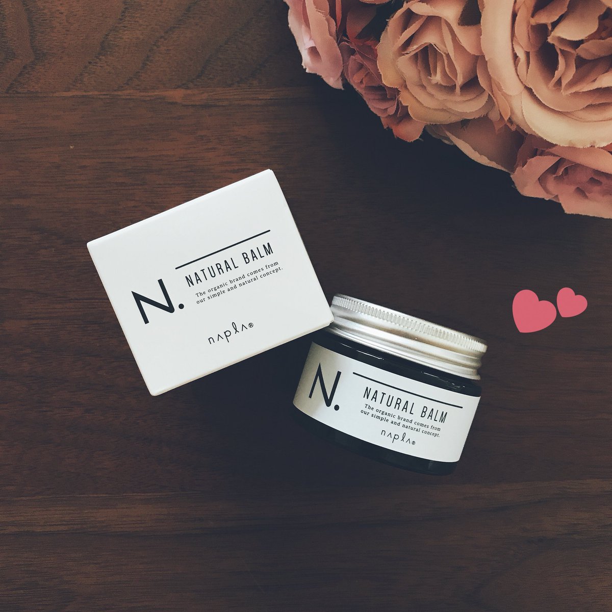 10. エヌドット　ナチュラルバーム髪用バーム。巻いた後これ揉みこむだけでエアリーな束感のある今っぽい髪に。スタイリング剤一つ変えるだけでこんなに髪型が今っぽく変わるとは！衝撃を受けて鬼リピしてる。ハンドクリームとしても使えるので手に残ったバームは手の甲に https://amzn.to/2Swd6aU&nbsp;