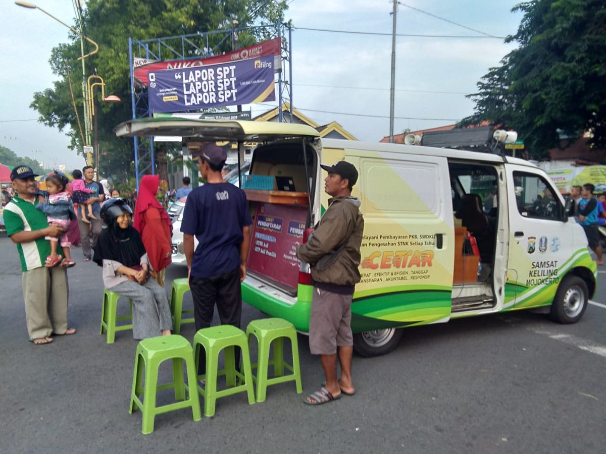 Yuk warga Mojokerto, Mojosari khususnya yang mau membayar pajak tahunan kendaraan bermotor bisa langsung datang ke CFD Mojosari tiap hari Minggu pukul 06.30-08.30 dengan membawa STNK dan KTP pemilik kendaraan.
Salam hari Minggu 🤗