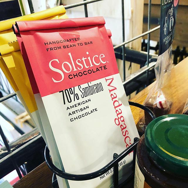findingchocolat's tweet photo. Spotted @solsticechocolate Madagascar and Ecuador origins at @mountaintownoliveoil .
.
.
.
#Beantobar #beantobarchocolate #chocolate #cacao #singleorigin #craftchocolate #artisanchocolate #darkchocolate #finechocolate #artisan #crafted #chocolatetasting … https://t.co/up0Rb9zQUg https://t.co/yw2lYQxZTq