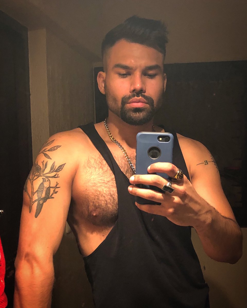 CharlieCallme's tweet photo. Salimos esta noche!? 🤨🤨🤨 https://t.co/RAWRZoZF12