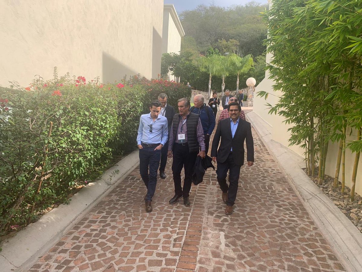 PedroAngelCL's tweet photo. Agradezco a Hugo Camou la oportunidad de asistir a la clausura de la XXVII edición de Alamos Alliance, una reunión de grandes economistas y analistas de alto nivel. Oportunidad de dialogar con nuestro Secretario de Economía @jvidal https://t.co/nYx1TwiUYJ