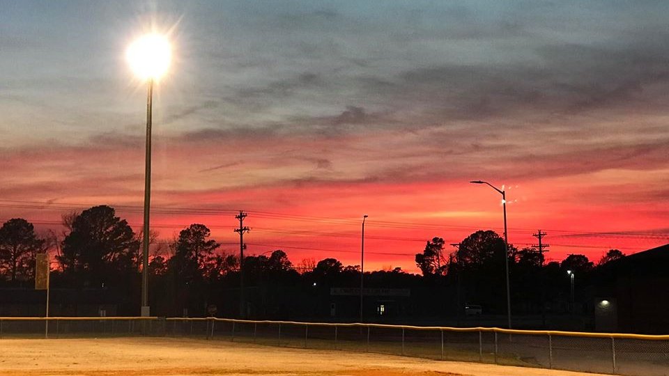 WO_Softball's tweet photo. 💚💛🥎 Beautiful sunset over the WOHS softball field tonight! Season opener coming soon!  #LadyVikingsSoftball #WhiteOak #WOHS #softball 🥎💛💚 https://t.co/w9VilpY4fr