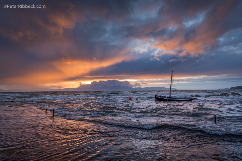 PeterRibbeck's tweet photo. Tonight's surprise sunset just as we were in the jaws of Storm Dennis #StormDennis #Portencross #Ayrshire #NorthAyrshire #Arran #VisitScotland #TheCoig @disayrshire @VisitScotland @WindyWilson88 https://t.co/YZnmFJFQw4