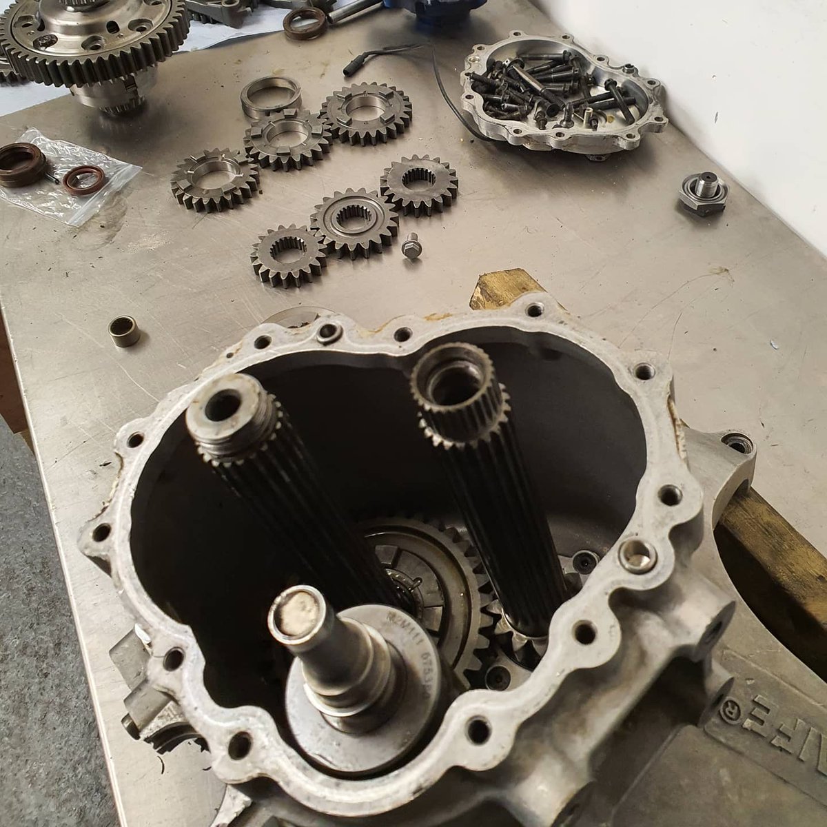 LDRTuning's tweet image. It's been a gearbox and diff rebuilding day today.