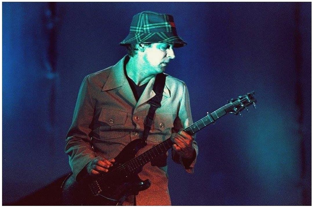 GUSTAVO CERATI | 
Cierre gira Bocanada 

Festival "Argentina en Vivo 2", último show de la gira. 
Anfiteatro de San Rafael, Mendoza 
Argentina, 15 de Febrero de 2001 

Más fotos del concierto y backstage + reseña del show: 
facebook.com/14648887950762…