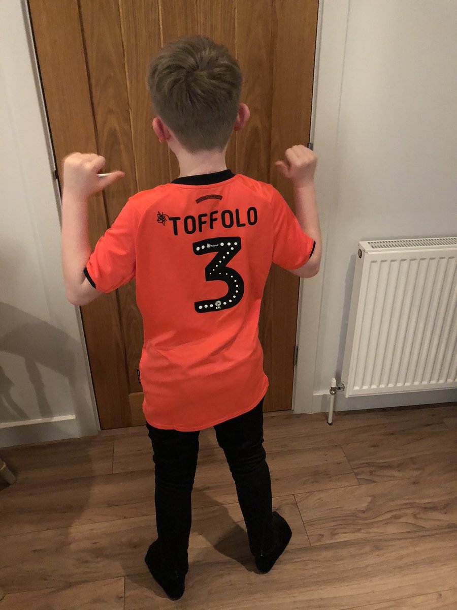 Japester47's tweet photo. Matthew’s thrilled he got a @Harry_Toffolo shirt for his birthday. Great goal today Harry! 🔵⚪️⚽️#htafc https://t.co/Riypfc2Ziv