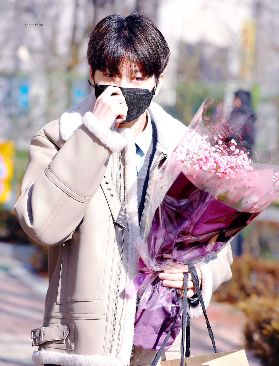 GHOST9Brasil_'s tweet photo. 📷 | [#HD] 06.02.20 - Jinwoo durante a sua formatura.

cr. nas fotos
#LeeJinwoo #이진우 #Maroo #TEENTEEN #VERYONTOP #틴틴 https://t.co/nFk7V2r9mX