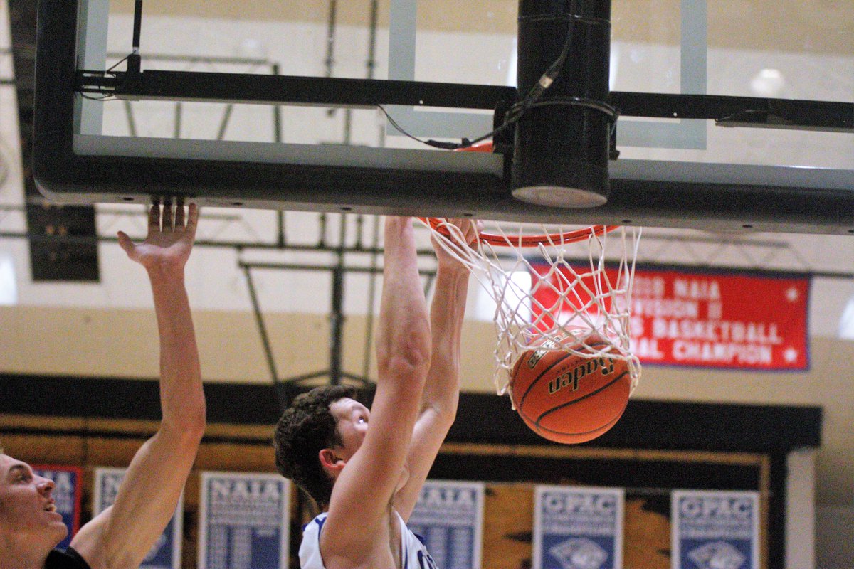 Dunks! Sioux Falls Christian's Noah Van Donkersgoed and St. Thomas More's Ryder Kirsch each had a jam at the #DWUClassic #sdpreps