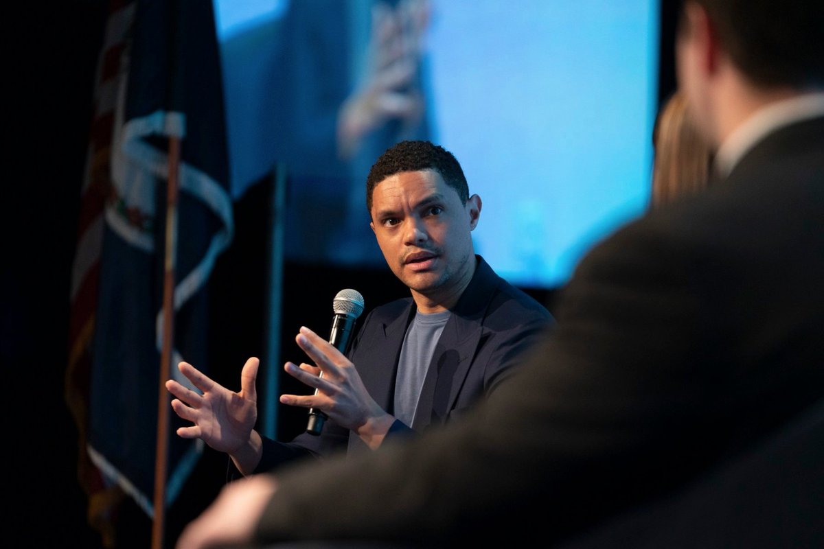 wlunews's tweet photo. A riveting morning of speeches featuring Donna Brazile, Cameron Kasky & Trevor Noah mark the third session of Mock Con 2020. Stay tuned for the fourth and final session: https://t.co/VZif8eyBaX. #MockCon2020 #WashingtonAndLee @mockconvention https://t.co/Y3U9CygBE7