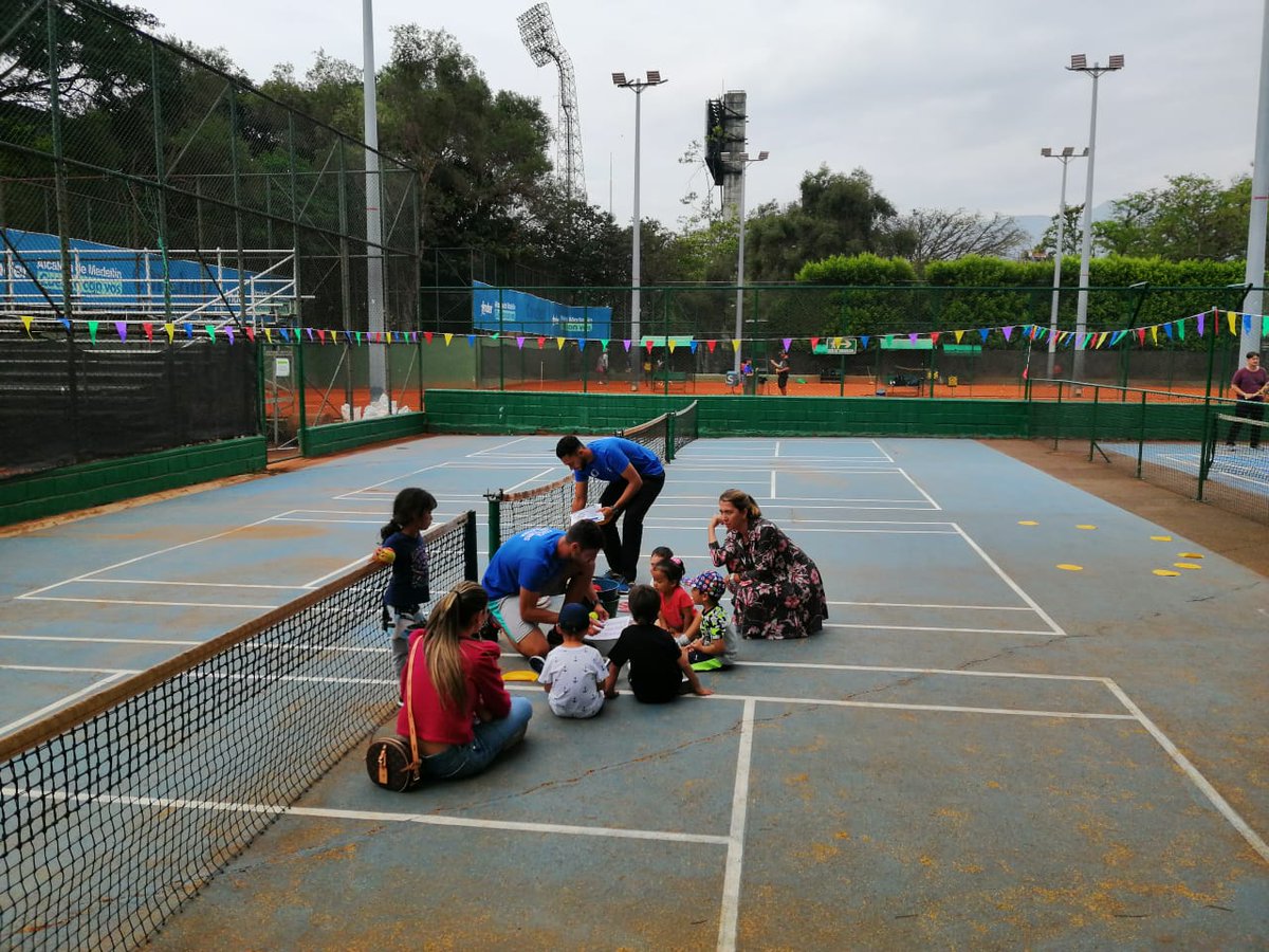 lattenis's tweet photo. 📸 Momentos mágicos vivieron nuestros invitados a la exhibición de Teddy Tenis.
Puedes inscribir a tu hijo a esta maravillosa aventura interactiva, para niños y niñas entre 2 y 6 años.
Informes
☎️ 4482401
📩 comunicacioneslat@une.net.co
#TalentoLattenis
#TeEntrenamosParaGanar https://t.co/2XcKp8eedE