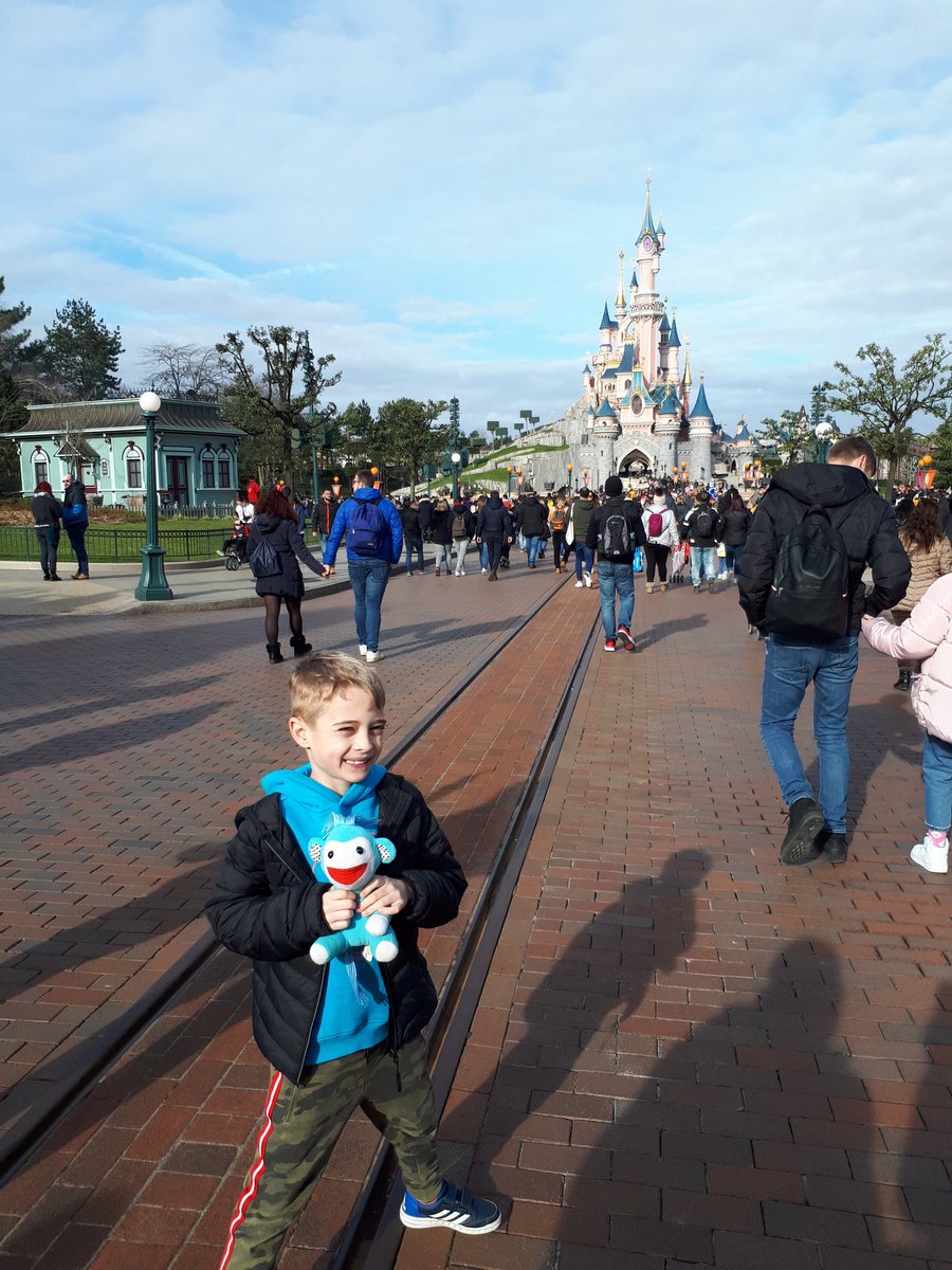 GreenPlanetSPS's tweet photo. We're very excited to have Busta Bear visiting us over half term. So far he's having a lot of fun... he's been on the Eurotunnel (Better for the environment than flying), he's arrived at #disneylandparis and he's watched us use our reusable tubs and bottles for lunch. 😊 https://t.co/2pd76Edlyn