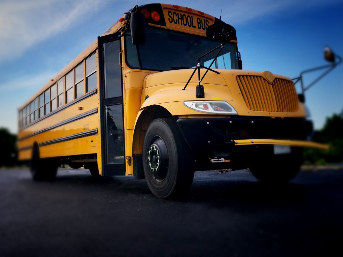 BusRatescom's tweet image. Did you know you can reserve a school bus on buff.ly/2MJ64gw? Whether you need a way to transport 80 school kids to the zoo or a charming ride for your wedding, we are here to serve you!