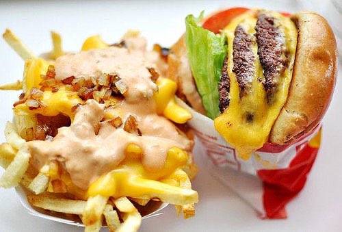 TimothyDeLaG's tweet photo. With all the In N Out slander I’ve been seeing lately, I can’t WAIT to get home to LA and get me a double double, animal style, add chopped chilis...might even add that whole grilled onion they do, too. 🙏🏼🙏🏼🙏🏼🔥🔥🔥 https://t.co/WjtJ8hUGrc