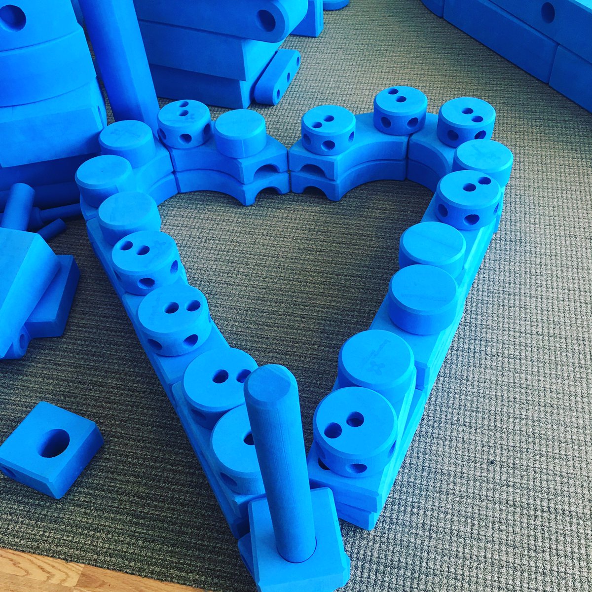 PlanetPlayKC's tweet photo. We made works of heart today at Planet Play for Valentine’s Day #worksofheart #bigblueblocks #imaginationplayground #planetplaykc #rigamajig #letsplaykc https://t.co/WWSw7zmuFW