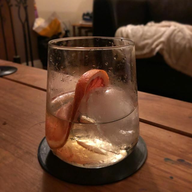 spanielhunter's tweet image. Cheat week is in full effect back real training next week but in the mean time tequila old fashioned with grapefruit bitters 😋 #cocktails #oldfashioned #tequila #donjulio #grapefruit #cheatweek #backtothegrind #manchestermarathon #ultratrailmountfuji… ift.tt/2PcChxd