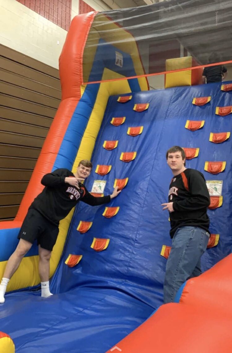 BaseballWarwick's tweet photo. Seniors volunteering at today’s #LititzFireAndIce children’s carnival. Giving back to local businesses and organizations in the community that do so much for our student-athletic programs. Also, thanks to parents from our parents’ club for volunteering their time helping out. https://t.co/tZ4BywbHuz