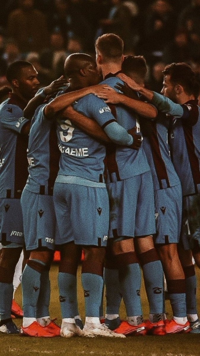 Hepsi bize karşı saf almışken,
bir maçımız eksikken,
bu kadar yakınken, haydeee şimdi daha fazla #KenetlenTRABZONSPORLU