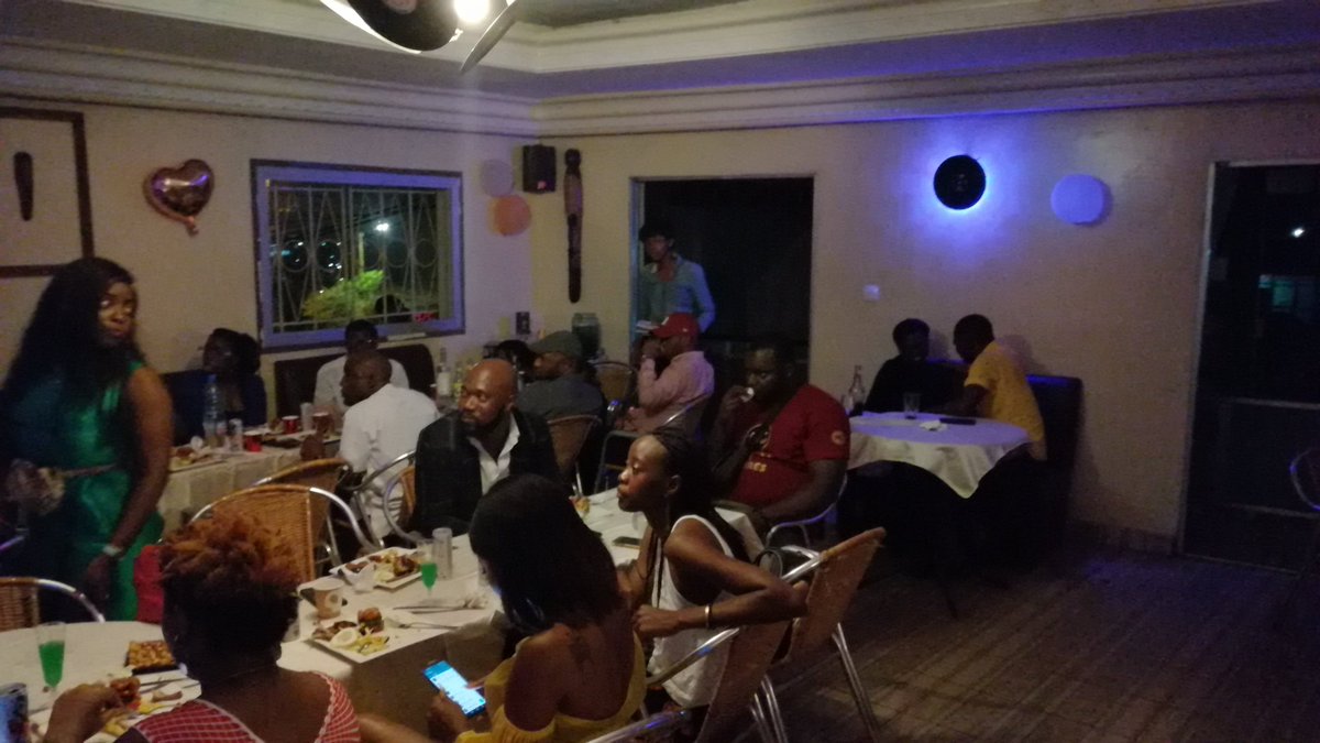 Karoka237's tweet photo. Anniversaire en téléchargement 😋
🚨 Réservez *GRATUITEMENT* 😊 pour vos différents événements (anniversaires, réunions, sortie en groupe et autres...)
#youneedit #camburger #karoka237 #karaoke #Yaoundé #funtime #relaxitsjustheatandmeat #funadvisor https://t.co/RBAtXQEp42