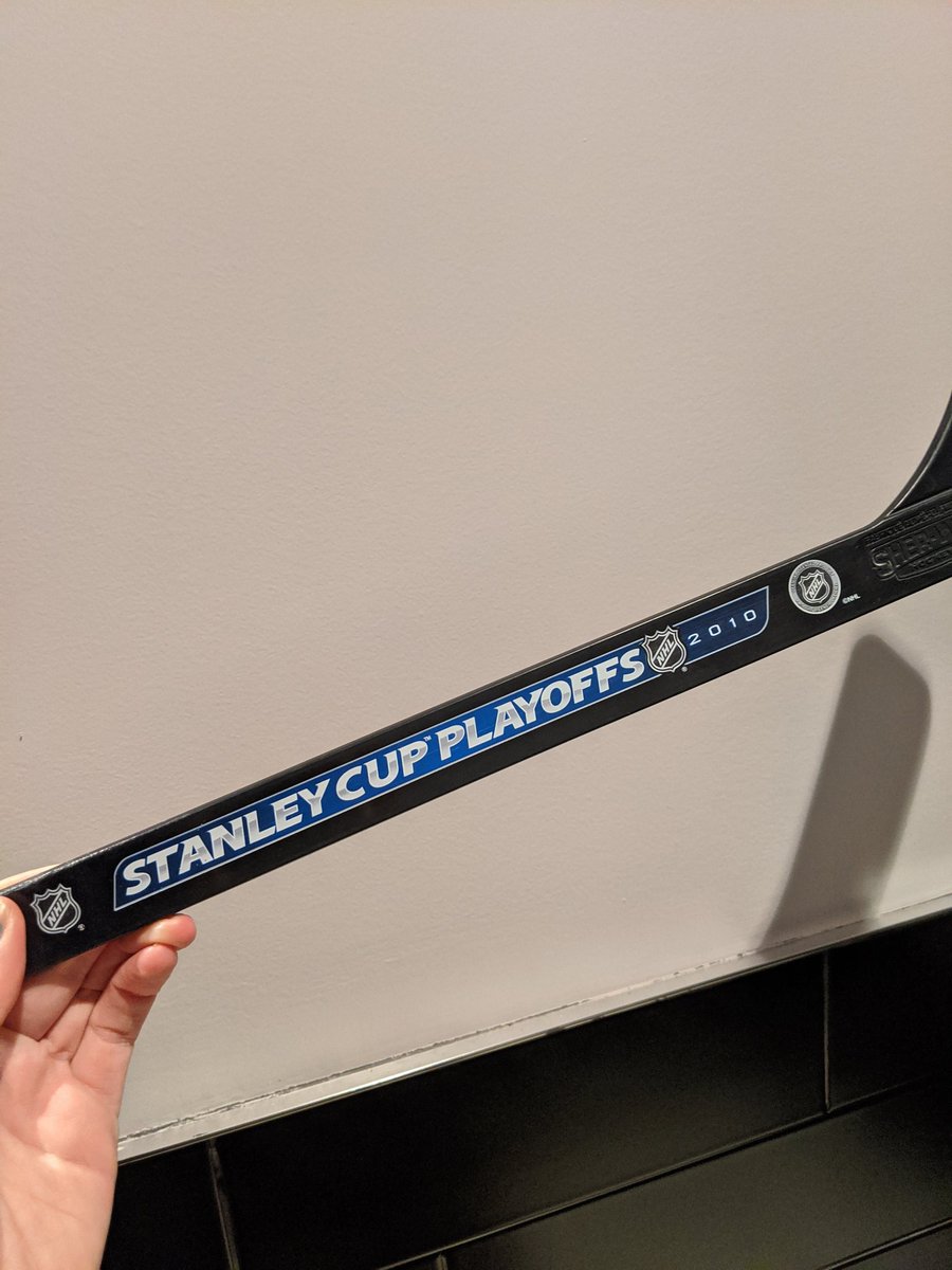 robynkndy's tweet photo. Am I allowed to be slightly upset that the bathroom key is not on a Leafs hockey stick and instead a generic Stanley Cup one?
Cause I'm just a little sad.
#LeafsForever #upgradeplease #toronto https://t.co/1LcSMAfh0A