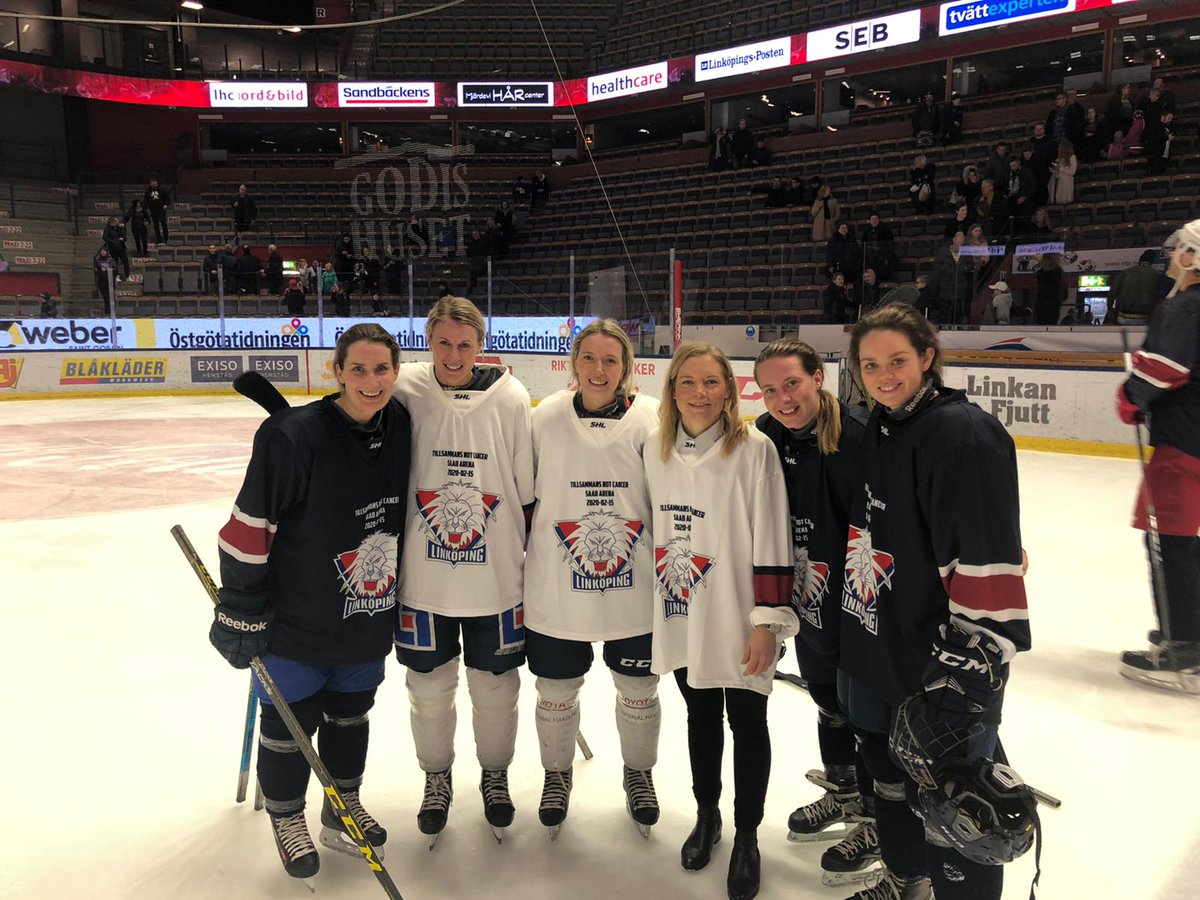 JenniAsserholt's tweet photo. En fantastiskt dag i Lkpg med legendarmatchen "Tillsammans mot cancer" - kämpa på alla där ute! (Förlorade min pappa i just cancer 2012). Kvällen avslutades med LHC-HV71. Att bilda förstakedja med M. Nylander och F. Bremberg = guldkant på tillvaron⭐ Stort tack till @LHChockey https://t.co/9Fa3Tvu7J7