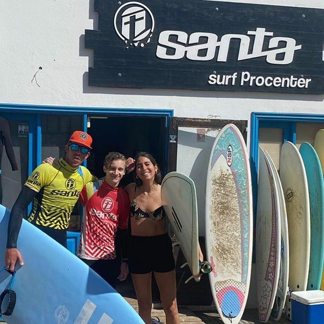ProcenterSanta's tweet image. Hoy fue un buen día de surfing para nuestros alumnos 🌊 🏄🏿 💪🏻 ☀️ @lasantasurfprocenter 
@marijosantiago 
#surfschool #surflesson #escueladesurf #lasantasurfprocenter #lasantasurfschool #surflanzarote #lanzarote #famara #surfschoollanzarote #lasantasurf ift.tt/39DsPue