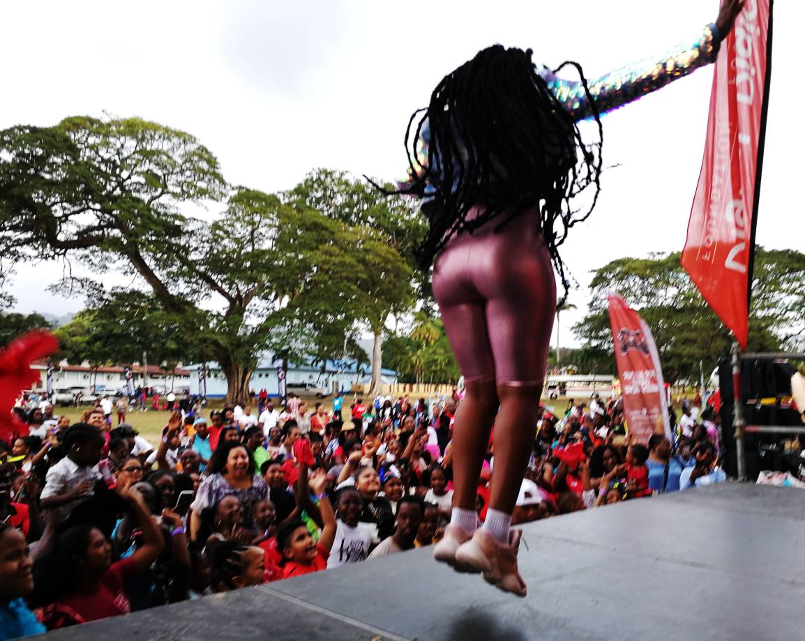 macmark's tweet photo. Happening Now: Nailah Blackman leaps during her performance at Digicel’s Kiddie Pump at the Police Barracks grounds.
#carnival #digicel #digiceltt #digicelttfoundation #children #Huawei #mate9 #nailahblackman #moresokah https://t.co/TLPlGdViZK