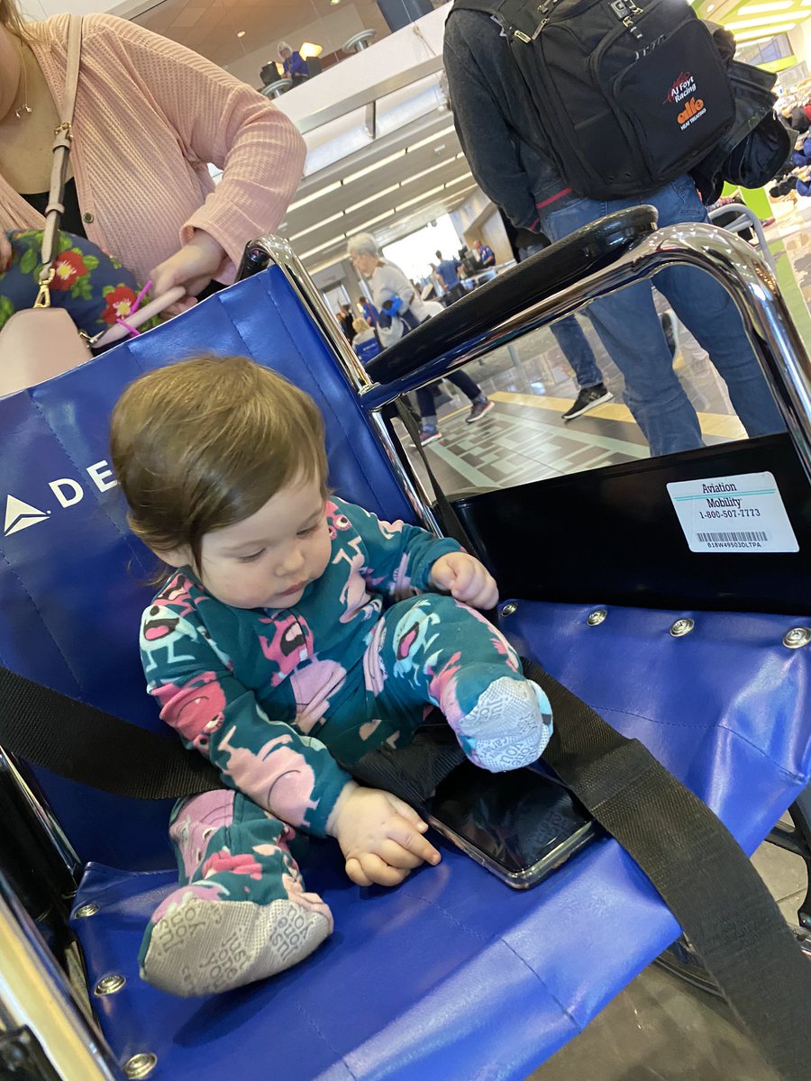 Gravity_EST's tweet photo. @Delta thanks for breaking my daughter’s stroller. We improvised..... https://t.co/7Pb8TMlEey