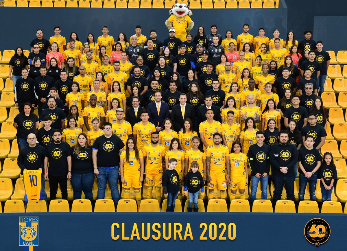TigresOficial's tweet photo. 📸 Unidos, equipos y afición, posamos para la histórica Foto Oficial por nuestro 6⃣0⃣ Aniversario. ¡Porque Tigres es pasión, Tigres somos todos! 🗣️ ¡La U, la U, la U! 🙌🏼

#EstoEsTigres 🐯 #6DecadasDeTigres https://t.co/5HJafQbVGo