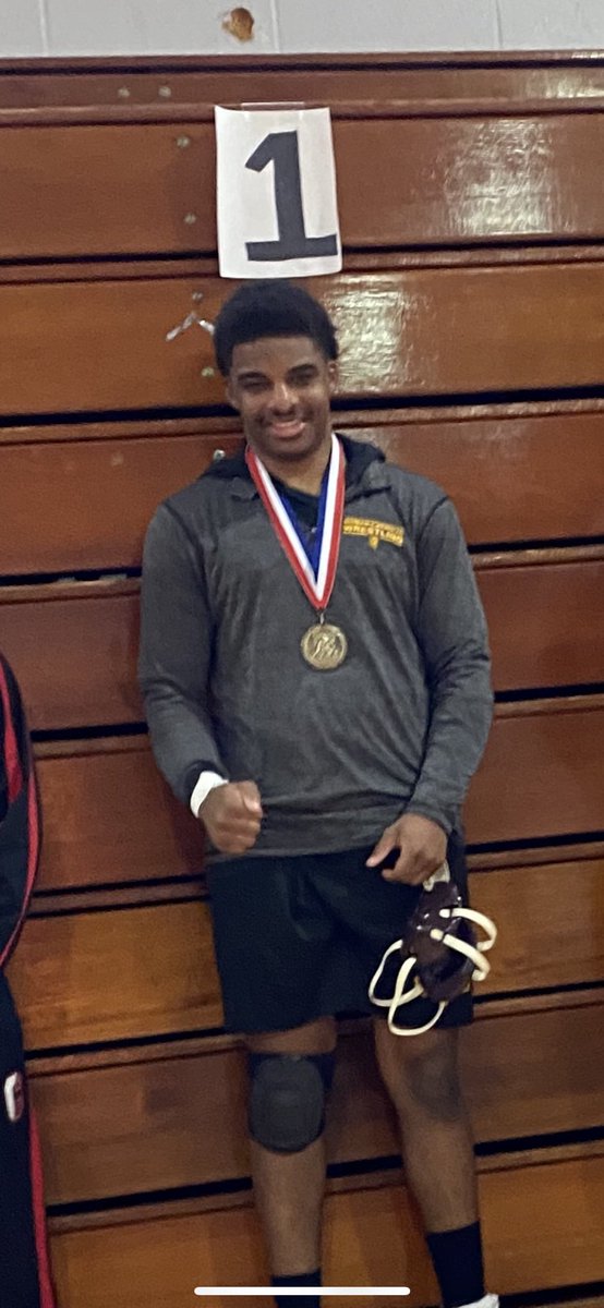 RomanWrestling's tweet photo. Shaun Buffert, 195lb PCL champion! 💪🏻 💪🏻 💪🏻 #romanstrong #romanproud https://t.co/M45P0hQP0t