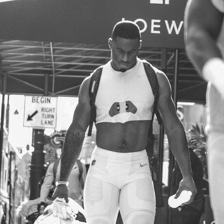 GoodallKnight2's tweet photo. Just discovered @aj_hendy on XFL. Hope he uses ALL them gifts! #BlackKings #SexxyMF #DatAzzDoe https://t.co/j1QAtbmqzj