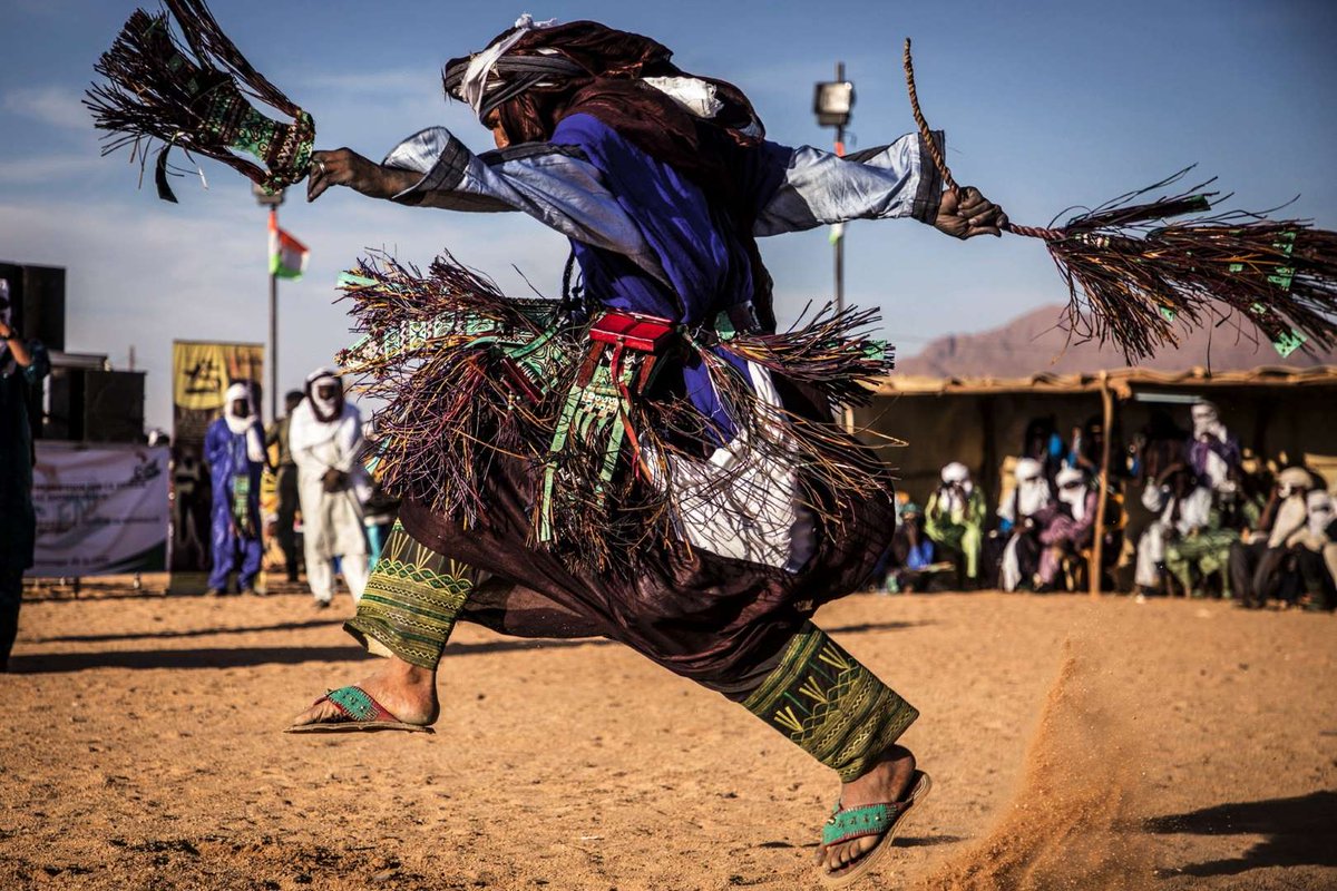 227Stylist's tweet photo. #Niger 🇳🇪
#Culture 🇳🇪
#Tradition 🇳🇪
Festival de l'Aïr 🔥🔥🔥

C’est un rendez-vous très populaire des communautés touaregs, qui se rassemblent à Iferouane du 27 au 29 décembre de chaque.........
Pour plus de détails, Tapez sur ce lien :
https://t.co/WAu6Vsoe69 https://t.co/7LezCx3QDI