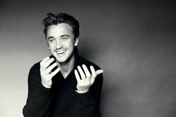 Pensar en ti es igual a sonreír. 💛💚