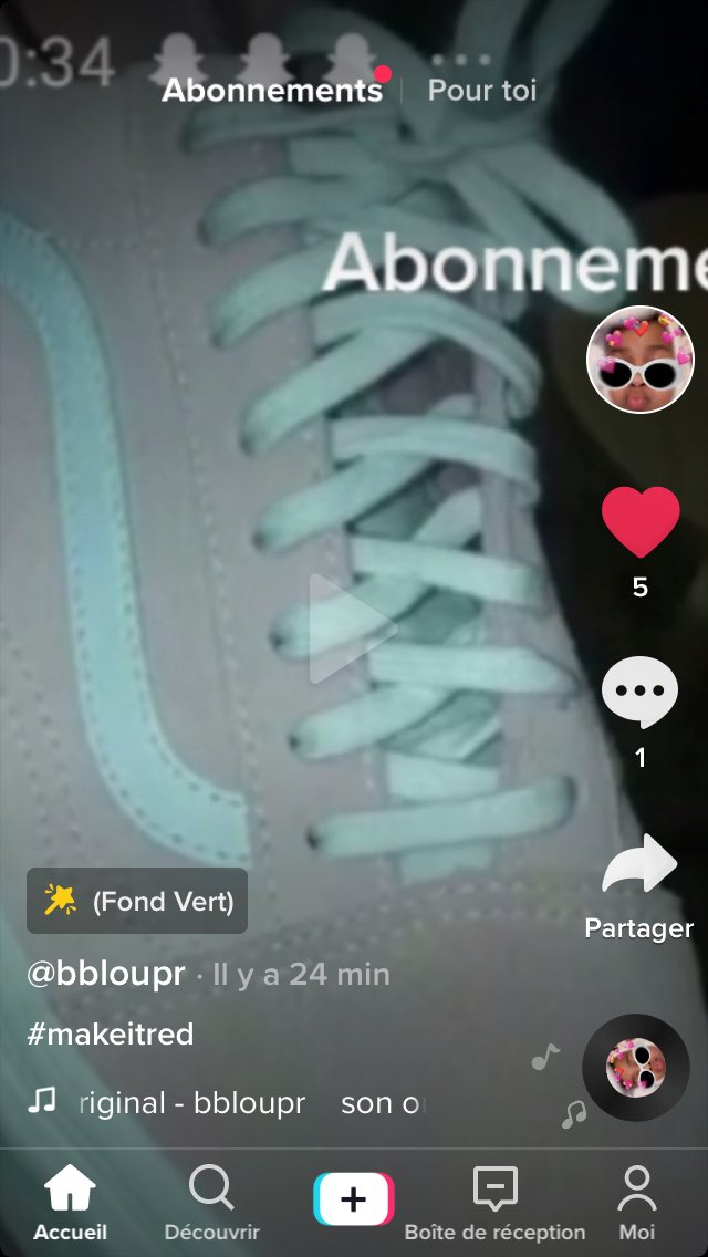 LouanneMarie3's tweet photo. De quel couleur vous voyez les chaussure perso rose pastel avec les lacets blanc https://t.co/BAwT3Fpa0t