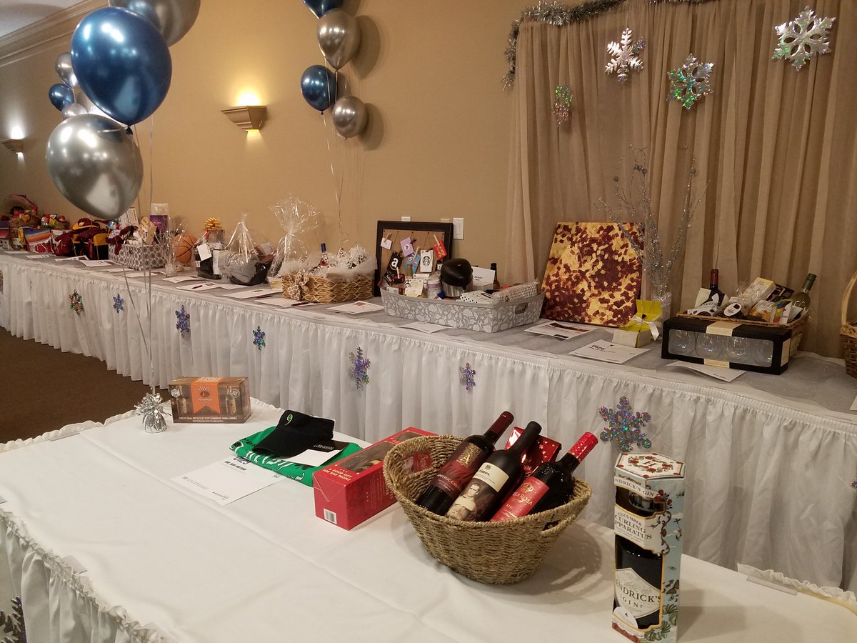 MavBoosterClub's tweet photo. Ready to have a Blast tonight! Prepping for the Mav Winter Blast &amp; silent auction. https://t.co/yI9pn1ehC2