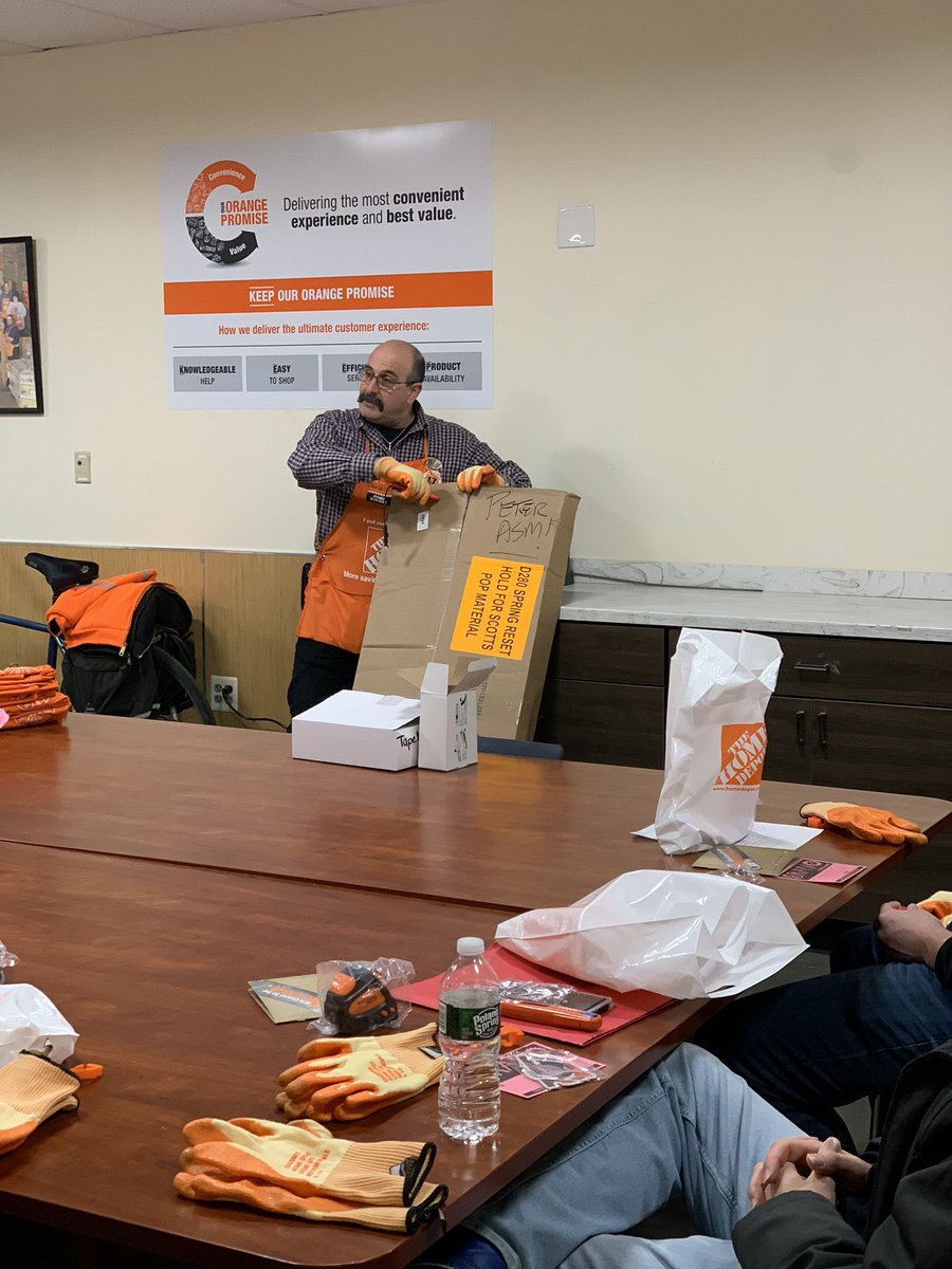 SusanCortese's tweet photo. SM Chris welcomes Travis, Ed, Andy, Jayson, Lisa & George into our family during Orientation @HuntingtonHD. #SafetyMatters🧡 #WhyIWorkSafe #ISupportTHF @nyyroro @JahnJoyce @DawnOsorio @MsCarly_HD @1272SASM @mistrettasam82 @PeterDeStasio @dlw877 @Selma_Ozkal @SasekMike @JARRIN15 https://t.co/Ug9JKaF989