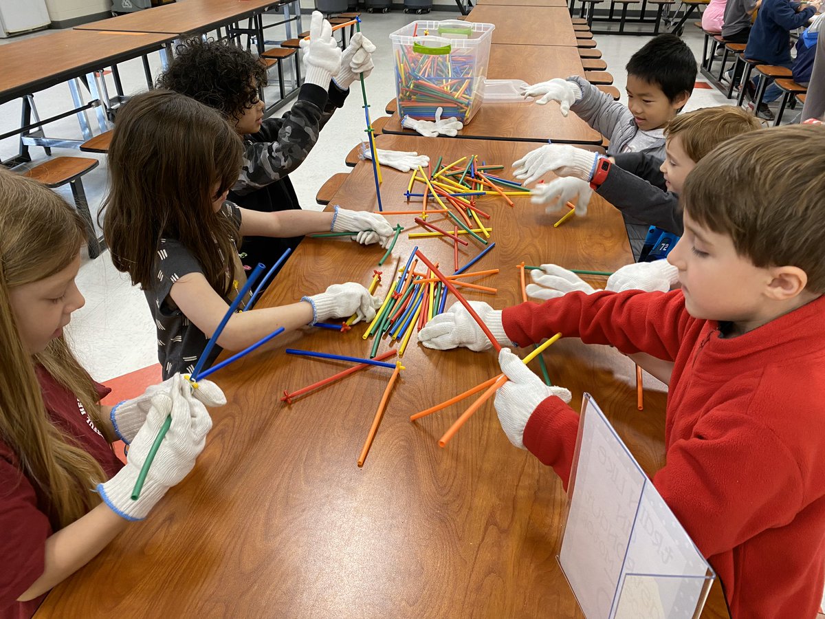 SusanFennell14's tweet photo. Science and space come alive at RHPS! #rhpsisthebest https://t.co/QPyRaOksL7