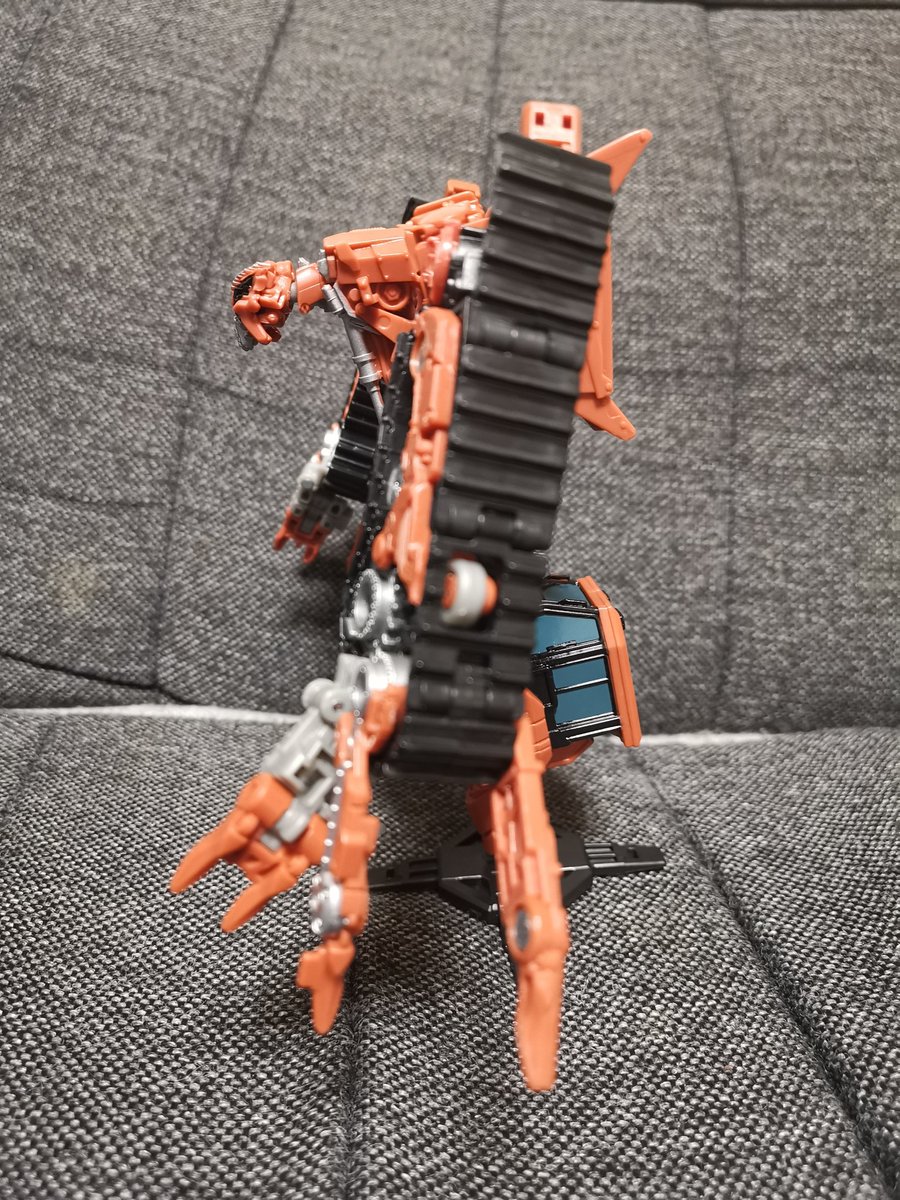 Tf Tf トランスフォーマー大好き Pa Twitter ランページ ロボットモード G1ではボーンクラッシャーがブルドーザーでしたが その名前は1作目の地雷除去車に使われたので アニマトロン か蟹 のランページの名前に 後でプレダキングを出したくなったらとか考え