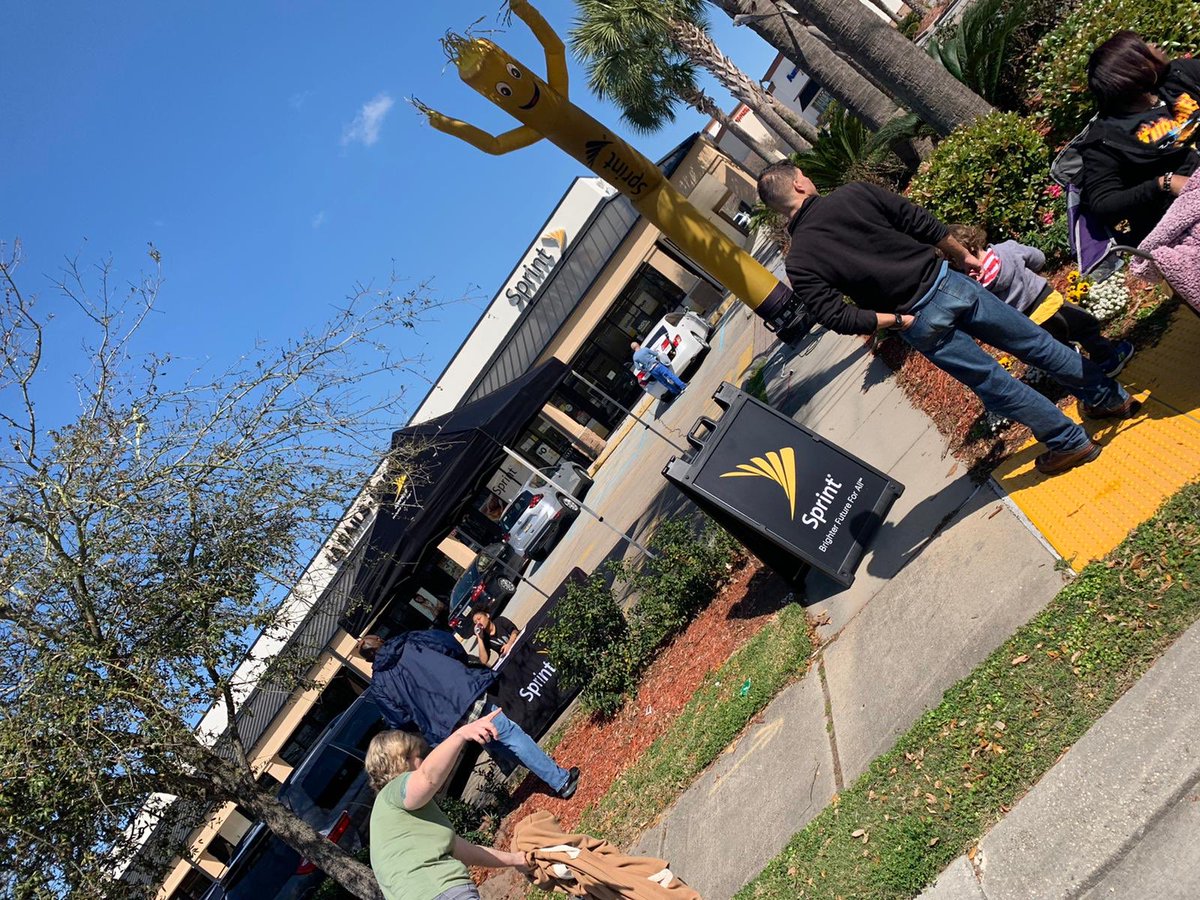 obwhiteo's tweet photo. The streets are shutdown for the Mardi Gras Parade, stop on by our Sprint tent and talk to us about our amazing SSW promos! #Throwmesomething #MardiGras2020 #GeneralD @akisselv @tracySprint @mark_nachman https://t.co/PRU6yT2dvz