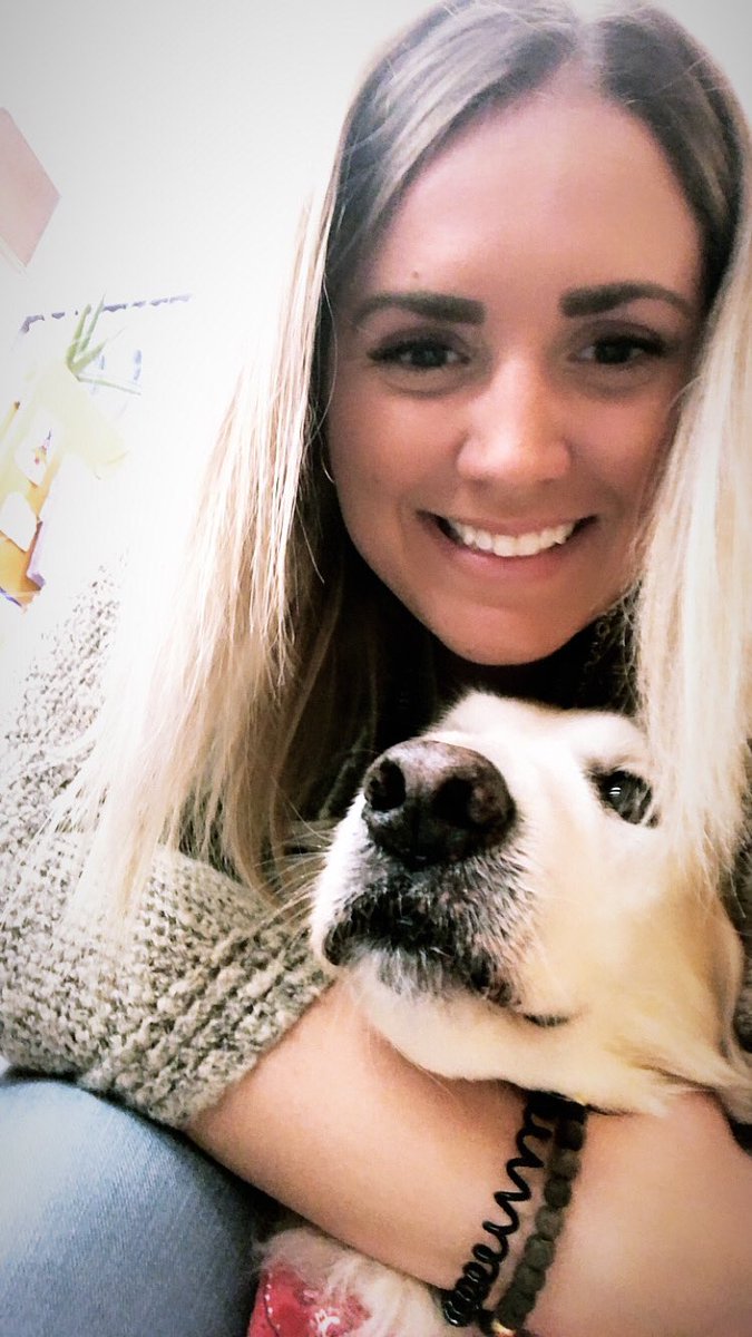 msmjhowell's tweet photo. I love when my pup, Coop comes for a visit! He stopped by to wish my kiddos a Happy Valentines Day ❤️ I just love watching my students interact with him, they are so sweet and excited when he’s here! @GreenbrierScho1 #therapydog #GoldenRetrievers #classdog https://t.co/nWiMwi8AWI