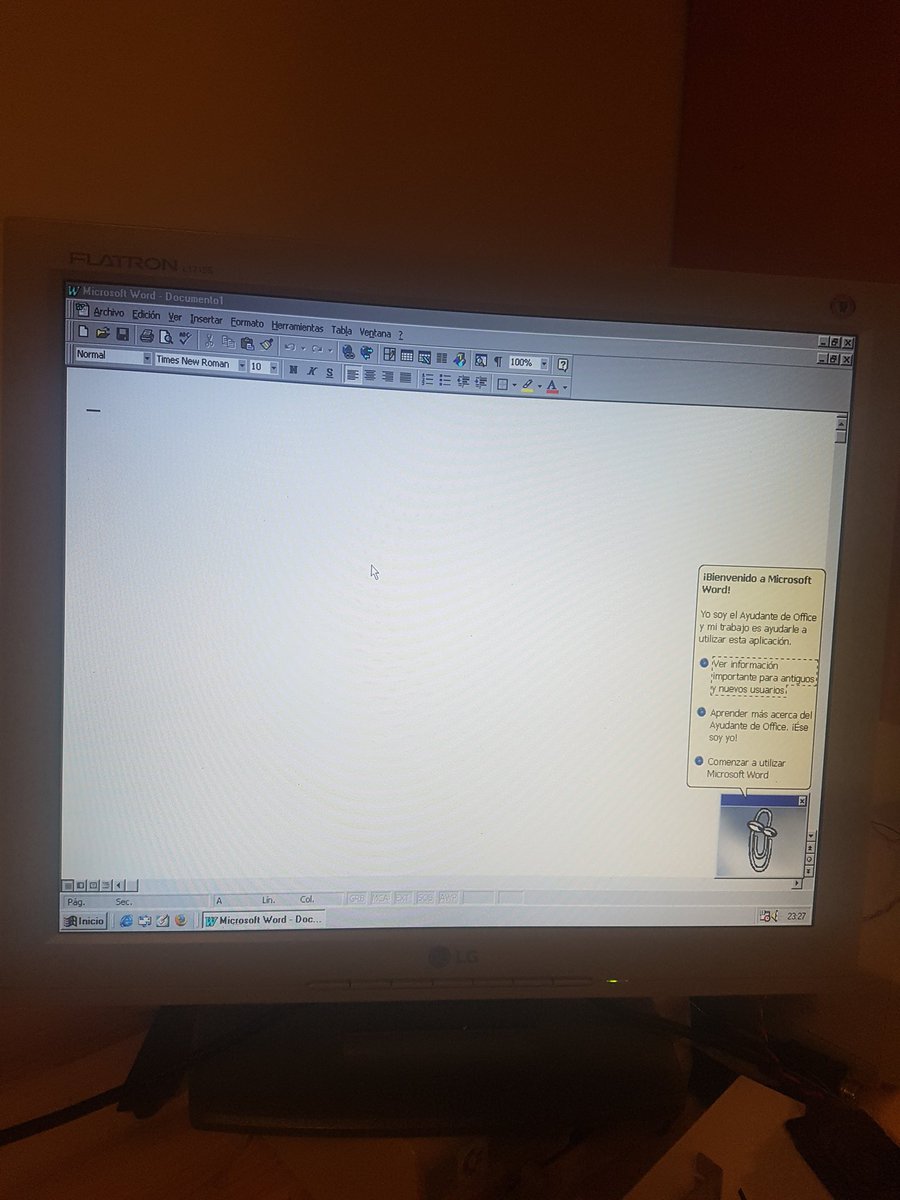 victorjchamorro's tweet photo. Sigo tuneando mi Windows 98, y ahora acabo de instalar Office 97!! #Clippo is back! https://t.co/YluAnpoyxo