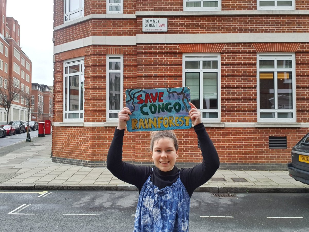 hannahamackayyy's tweet photo. Day23 of #SaveCongoForest_Flora_Fauna #SaveCongoRainforest happy to be in London this weekend to hopefully spread the message that wee bit further. Ignore the fact i was holding my sign upside down... love and solidarity to you all💚🌍🌲🌿🌈 https://t.co/U7YbakybBG