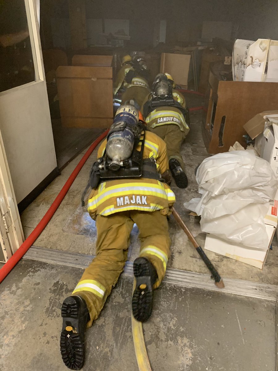 FIre Station 6 district OCB (FS 6 and Batt 11) and Operations West Bureau (OWB) (FS 35, FS 52 and Batt 5) conducted training in the basement of a large commercial building. Extending hose lines in zero visibility, FF survival, rescuing victims, etc. 📸 BC La Rue