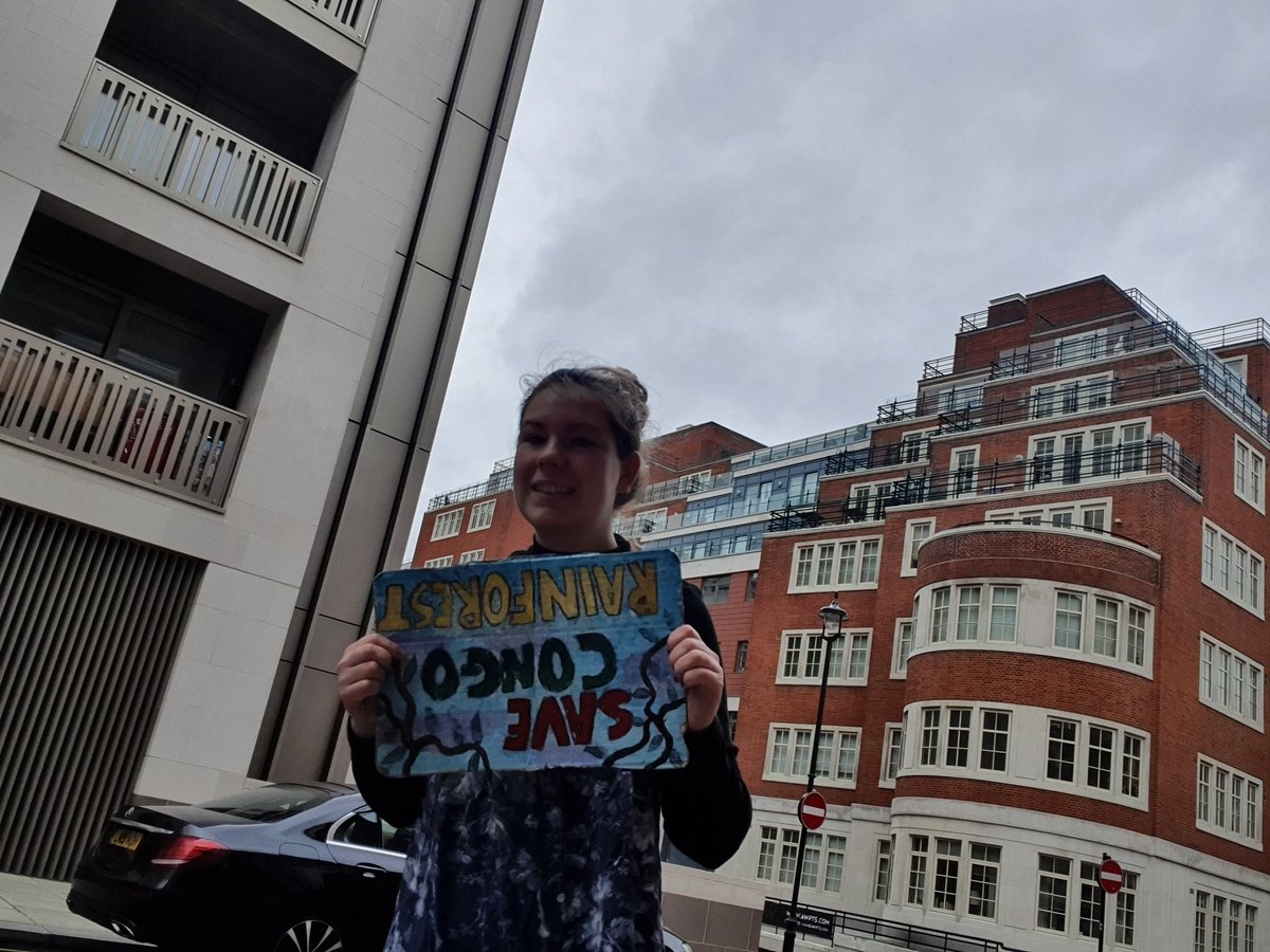 Day23 of #SaveCongoForest_Flora_Fauna #SaveCongoRainforest happy to be in London this weekend to hopefully spread the message that wee bit further. Ignore the fact i was holding my sign upside down... love and solidarity to you all💚🌍🌲🌿🌈