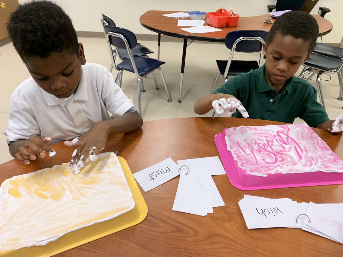 RobinsonMclean's tweet photo. We practiced writing sight words in Shaving Cream! Great way to make writing fun! #fhg4all #specialeducation @FHGES @BoniPHall @cm_eames https://t.co/qU5t1rItdz