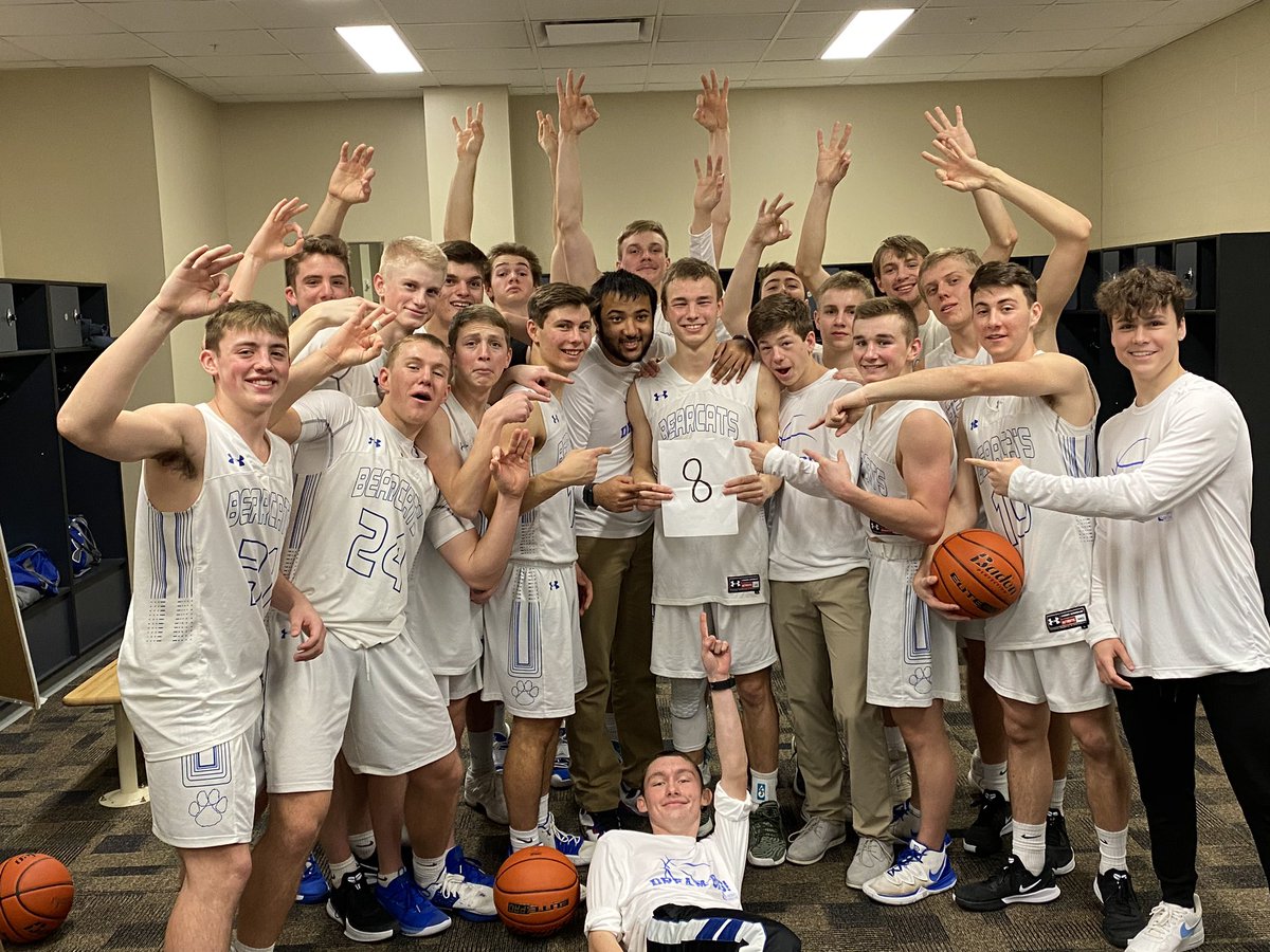 The Bearcats enjoying #HHC2020 Got the W and Colin Murray broke the HHC and school record for 3s in a game with 8 💦👌🏻💦👌🏻💦👌🏻