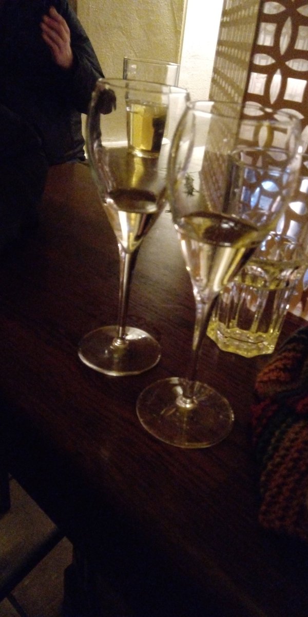 heinosenmamma's tweet photo. Kiitos #oulu'n yöelĂ€mĂ€. Kiitos #rosso, #teerenpeli, #1bar, #jumpru ja #helmi. Nyt on pari naista rentoutunut đ https://t.co/Ge33lagUQL