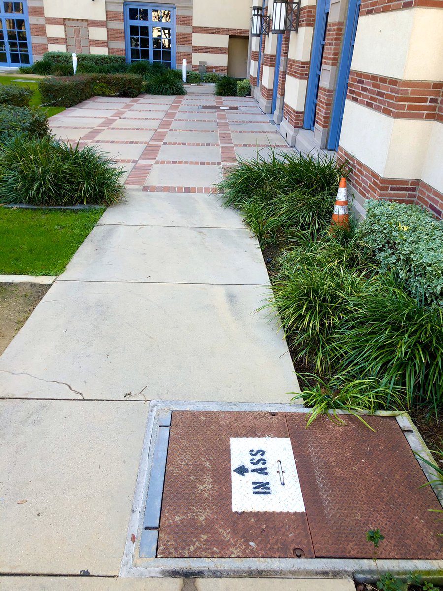 The courtyard signage at the

UCLA Medical Center Santa Monica 

is #WTH?!?!

🏨

#MyDayInLA #Funny #California #Hospital #MedicalHumor #SSVNI